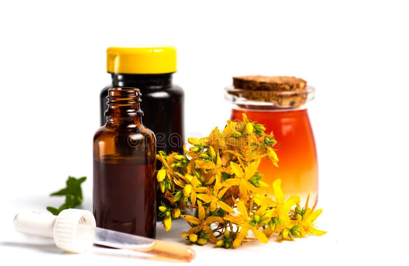 Ringelblumeöl und -blumen lokalisiert lizenzfreie stockfotos Ringelblumeöl und -blumen lokalisiert lizenzfreie stockfotos