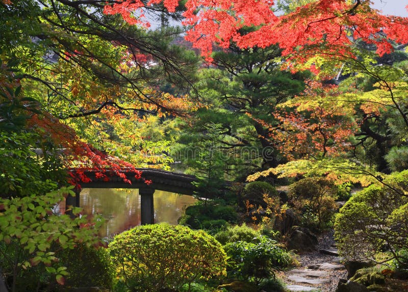 Otono templo jardín , uno de principal punto de referencia de la ciudad, Japón.