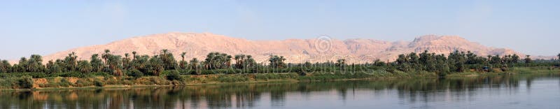 Rio de Nile no panorama de Egipto