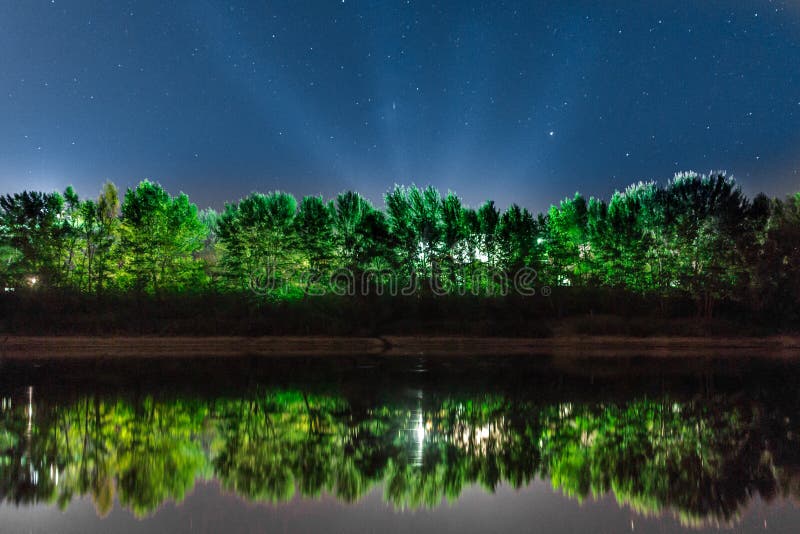 Rio E Floresta Da Paisagem Da Noite Foto De Stock Imagem De Noite Paisagem 125322982