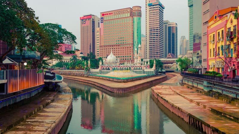 Rio kuala lumpur cityscape da vida da malásia. tempo decorrido