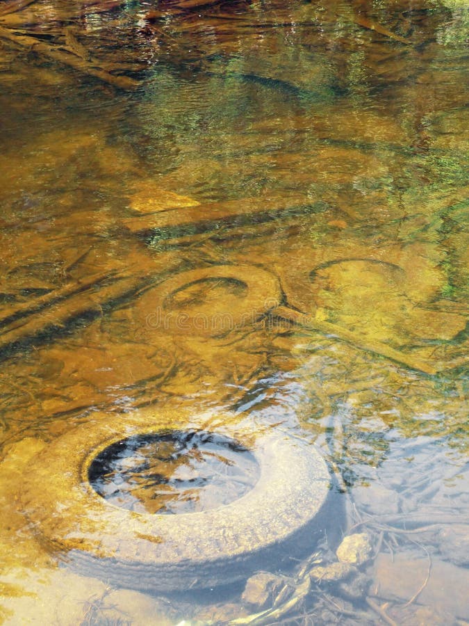 Rio superficial poluído imagens de stock royalty free