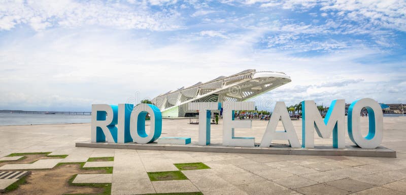 Rio Sign à la place de Maua et au musée du demain - Rio de Janeiro, Brésil photographie stock Rio Sign à la place de Maua et au musée du demain - Rio de Janeiro, Brésil photographie stock