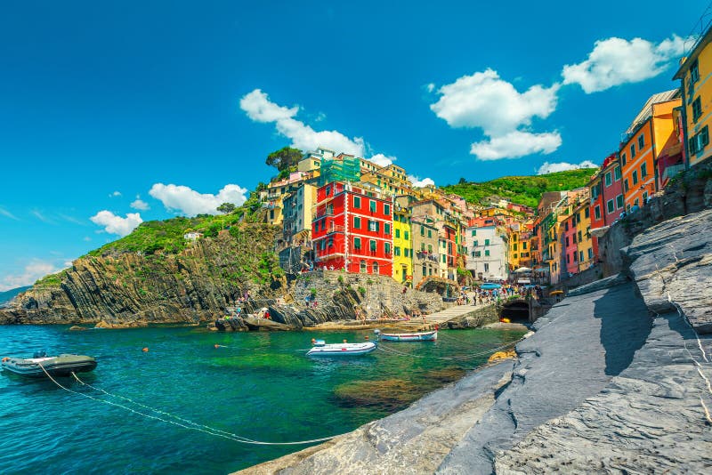 Riomaggiore touristic by, Cinque Terre, Liguria, Italien, Europa arkivbild Riomaggiore touristic by, Cinque Terre, Liguria, Italien, Europa arkivbild
