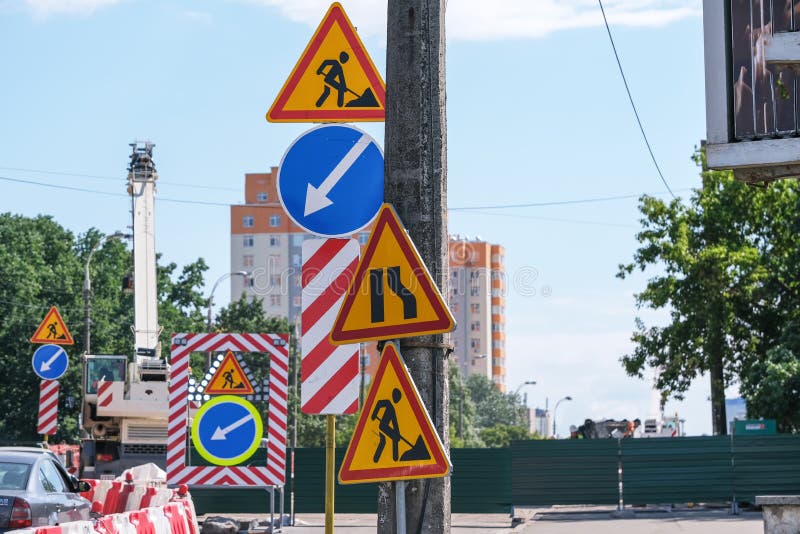 Riparazione e modernizzazione della strada immagine stock libera da diritti Riparazione e modernizzazione della strada immagine stock libera da diritti