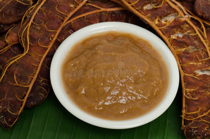 Ripe tamarind and tamarind juice