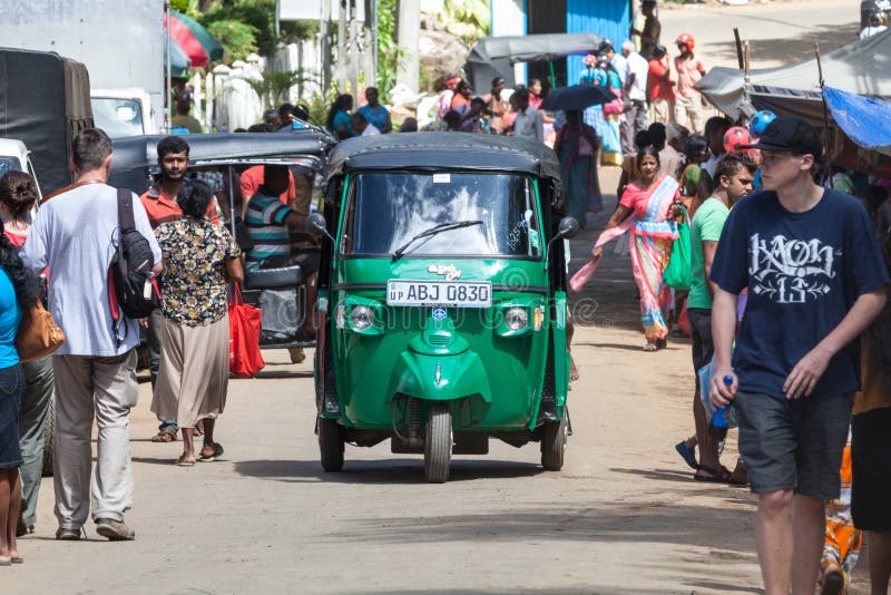 Riquexó do automóvel de Tuk-tuk Bajay ou Bajaj fotografia de stock Riquexó do automóvel de Tuk-tuk Bajay ou Bajaj fotografia de stock