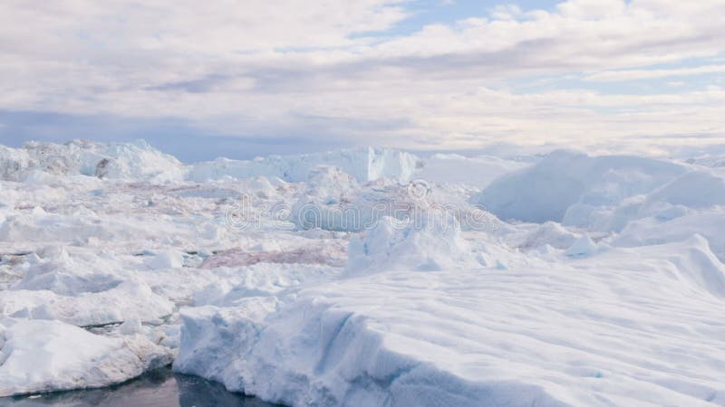 Riscaldamento globale - Iceberg groenlandese - Iceberg paesaggio dell'isola di Ilulissat - Ifjord con iceberg