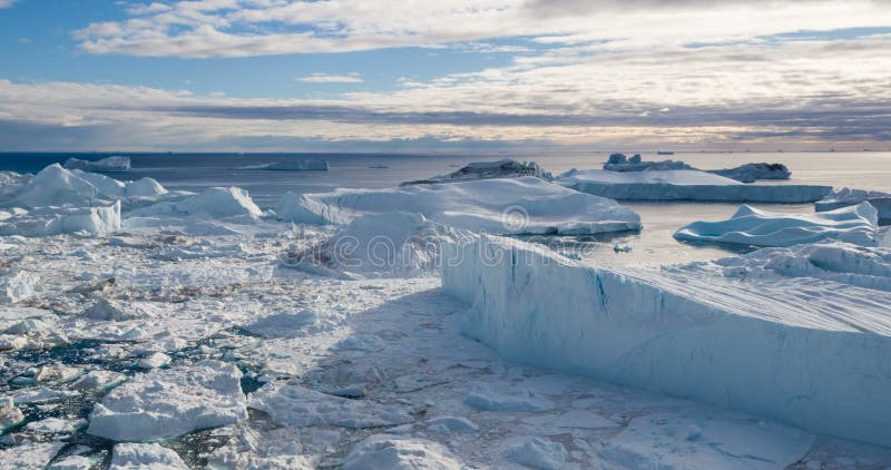 Riscaldamento globale - Iceberg groenlandese - Iceberg paesaggio dell'isola di Ilulissat - Ifjord con iceberg