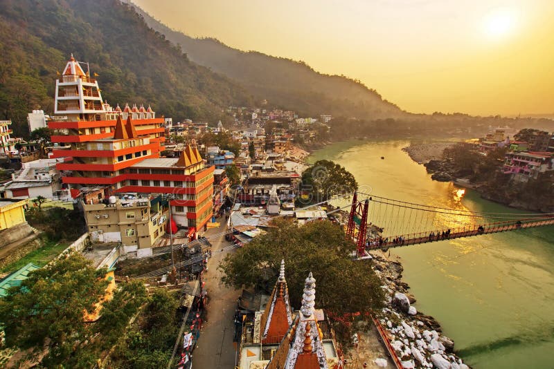 Rishikesh, città India, Gange River Valley, Ganga, Uttarakhand di yoga fotografia stock Rishikesh, città India, Gange River Valley, Ganga, Uttarakhand di yoga fotografia stock