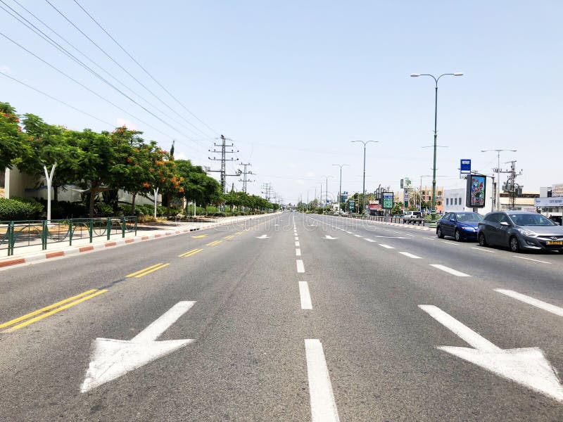 RISHON LE ZION, ΙΣΡΑΉΛ 207 Οκτωβρίου 2019: Δρόμοι και αυτοκίνητα στο Rishon Le Zion, Ισραήλ στοκ φωτογραφίες