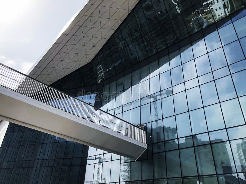 RISHON LE ZION, ΙΣΡΑΗΛ - 12 ΑΠΡΙΛΊΟΥ 2018: Κτήριο Azrieli Rishon LE Zion, Ισραήλ στοκ φωτογραφία RISHON LE ZION, ΙΣΡΑΗΛ - 12 ΑΠΡΙΛΊΟΥ 2018: Κτήριο Azrieli Rishon LE Zion, Ισραήλ στοκ φωτογραφία