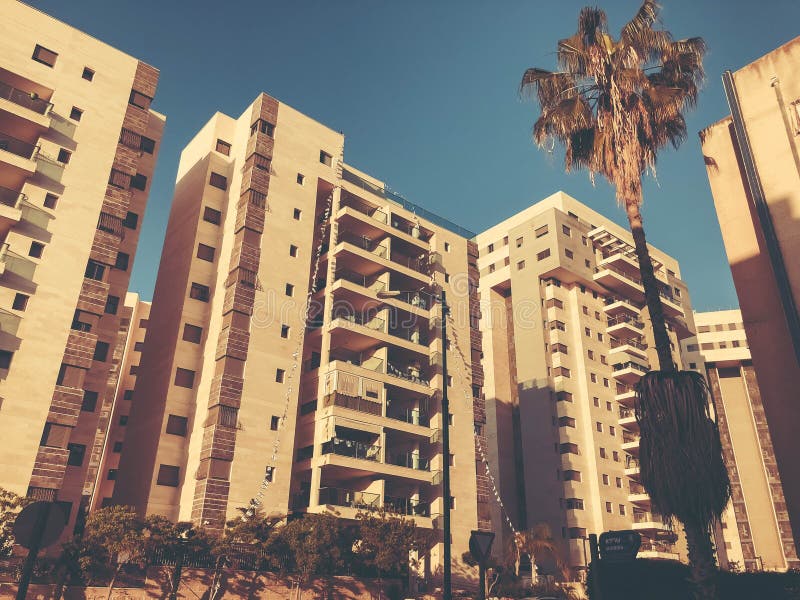 RISHON LE ZION, ΙΣΡΑΗΛ - 23 ΑΠΡΙΛΊΟΥ 2018: Υψηλό κατοικημένο κτήριο Rishon LE Zion, Ισραήλ