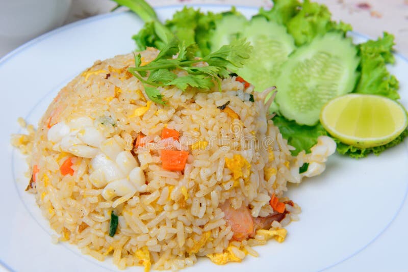 Riso fritto dell'alimento dei frutti di mare tailandesi di nome
