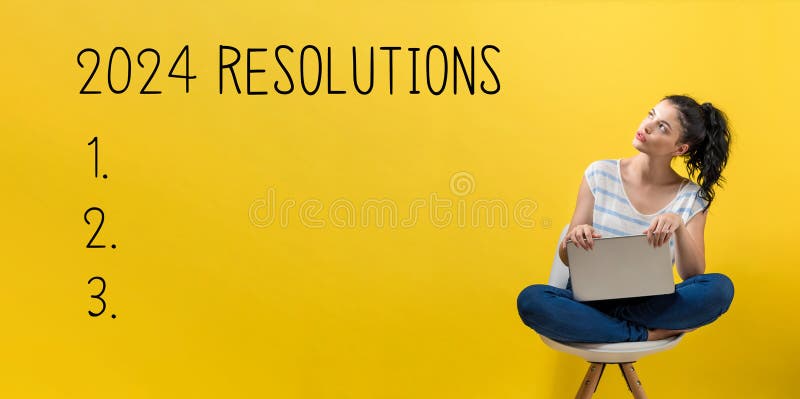 Risoluzioni del 2024 con una donna che usa un portatile fotografia stock libera da diritti