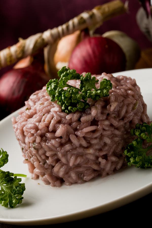 Risotto mit Rotwein stockfoto. Bild von regional, risotto - 14360362