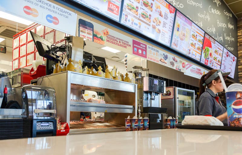 Ristorante degli alimenti a rapida preparazione del Burger King immagini stock libere da diritti Ristorante degli alimenti a rapida preparazione del Burger King immagini stock libere da diritti
