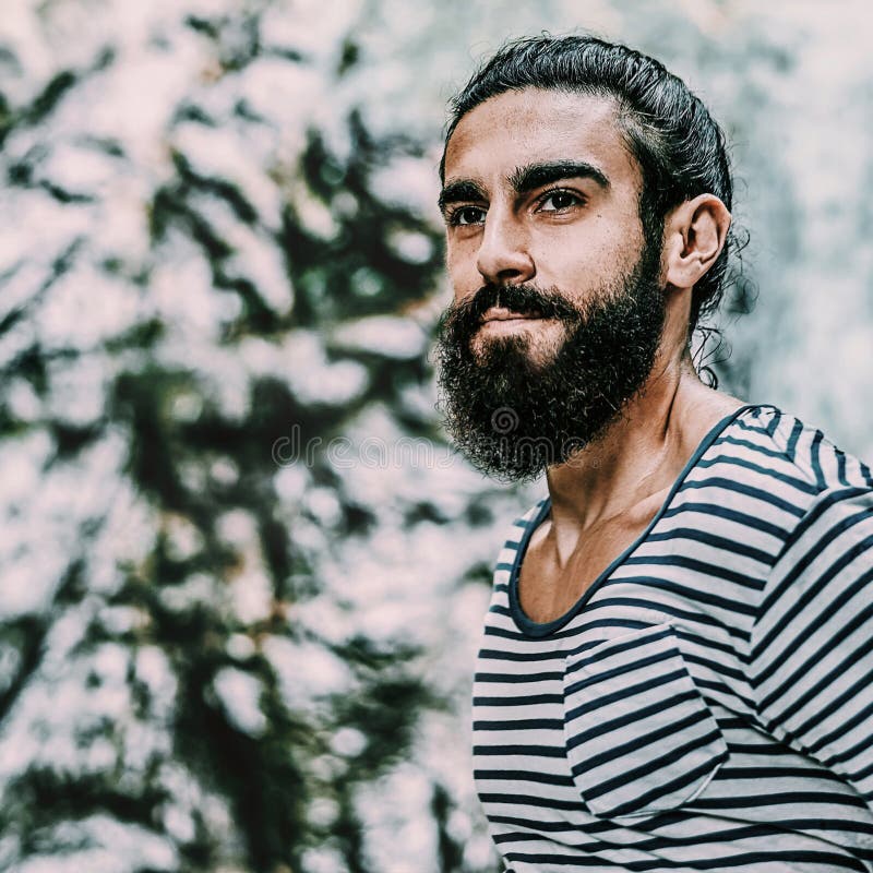 Ritratto brutale bello dell'uomo della barba immagini stock