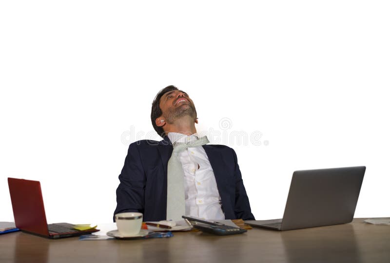 Ritratto corporativo dell'ufficio di giovane sorridere felice bello ed attraente dell'uomo d'affari allegro e soddisfatto godendo immagini stock libere da diritti