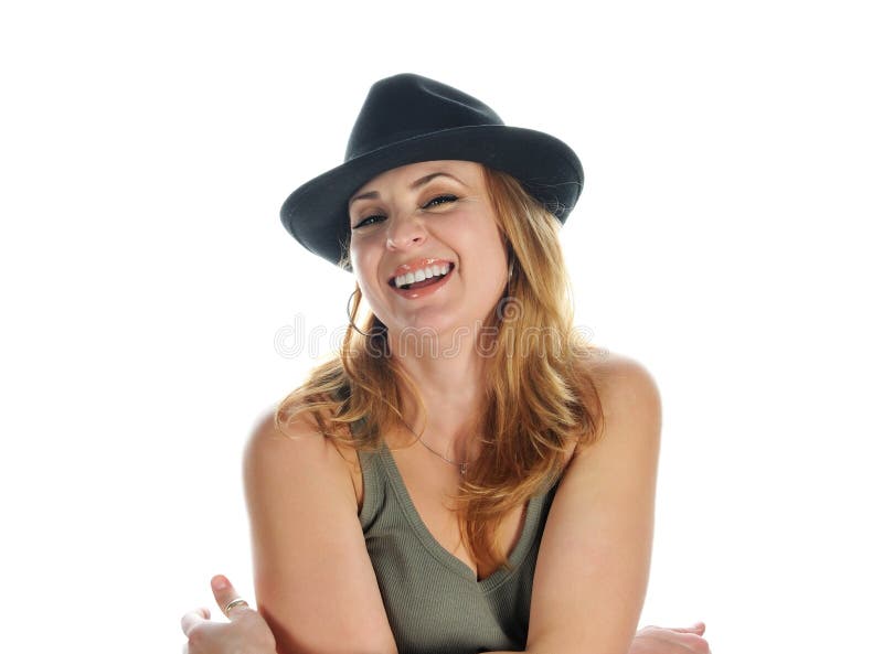 Ritratto della bionda sorridente in black hat fotografie stock libere da diritti Ritratto della bionda sorridente in black hat fotografie stock libere da diritti