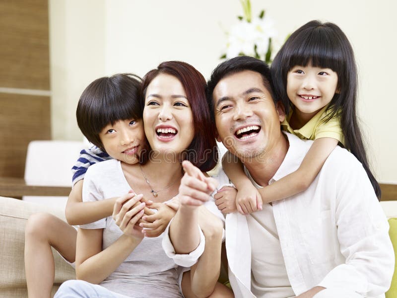 Ritratto della famiglia asiatica felice immagini stock libere da diritti