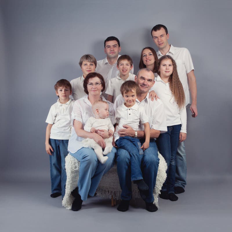 Ritratto Della Grande Famiglia Studio Fotografia Stock Immagine Di Generazione Uomini