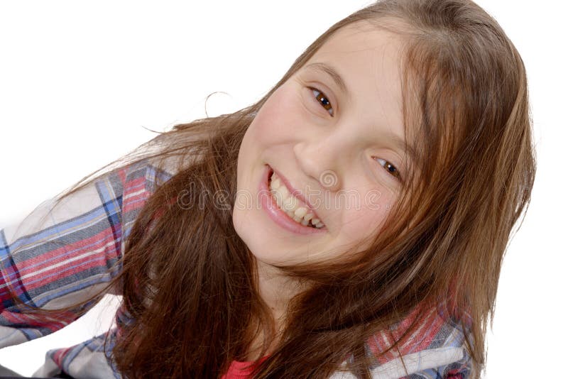 Ritratto della ragazza del preteen isolato su bianco immagini stock libere da diritti Ritratto della ragazza del preteen isolato su bianco immagini stock libere da diritti