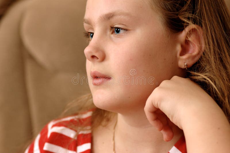 Ritratto di una ragazza seria immagini stock libere da diritti
