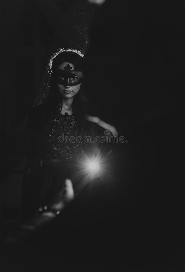 Ritratto di bellezza della donna elegante sensuale Ragazza con la h riccia lunga fotografie stock Ritratto di bellezza della donna elegante sensuale Ragazza con la h riccia lunga fotografie stock