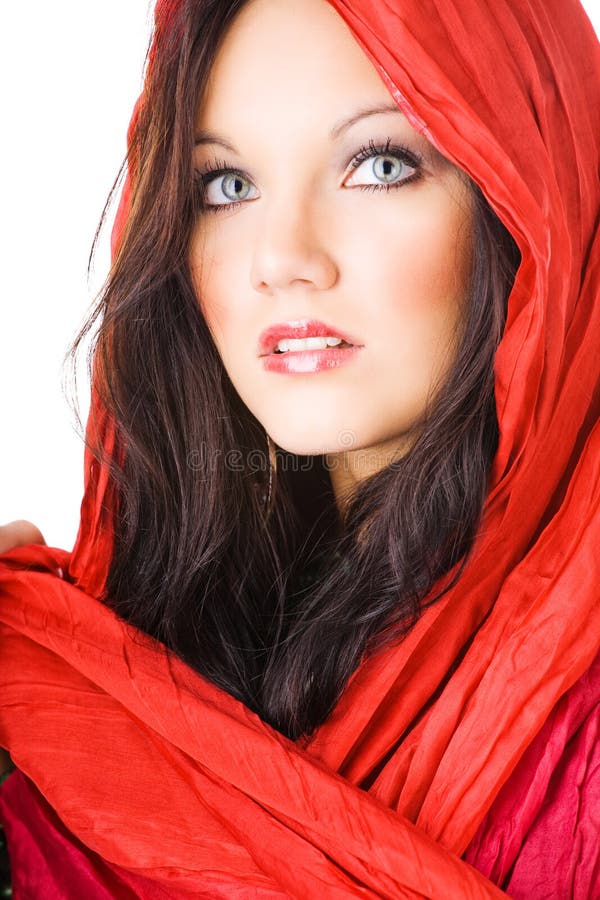 Ritratto di giovane donna sexy con il foulard