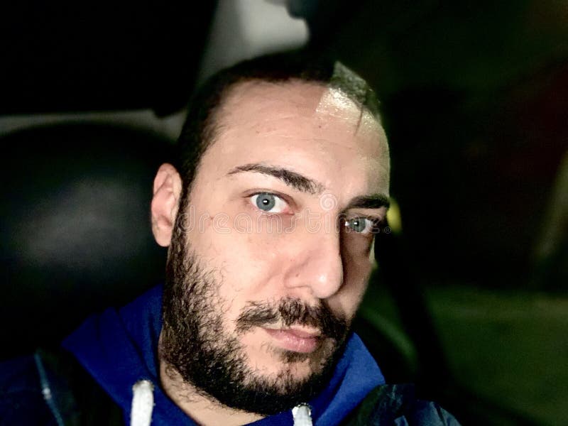 Ritratto di giovane ragazzo immagini stock libere da diritti Ritratto di giovane ragazzo immagini stock libere da diritti