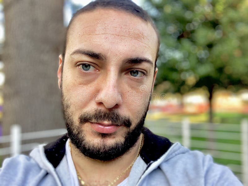 Ritratto di giovane ragazzo immagine stock Ritratto di giovane ragazzo immagine stock
