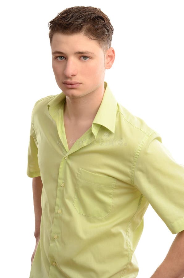 Ritratto di giovane uomo di affari che porta una camicia verde. fotografia stock Ritratto di giovane uomo di affari che porta una camicia verde. fotografia stock