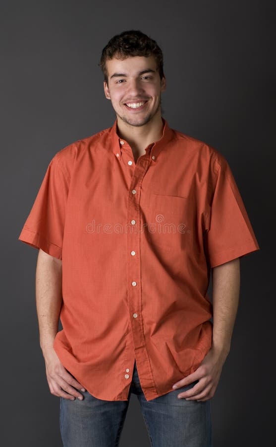 Ritratto di un sorridere del giovane immagini stock Ritratto di un sorridere del giovane immagini stock