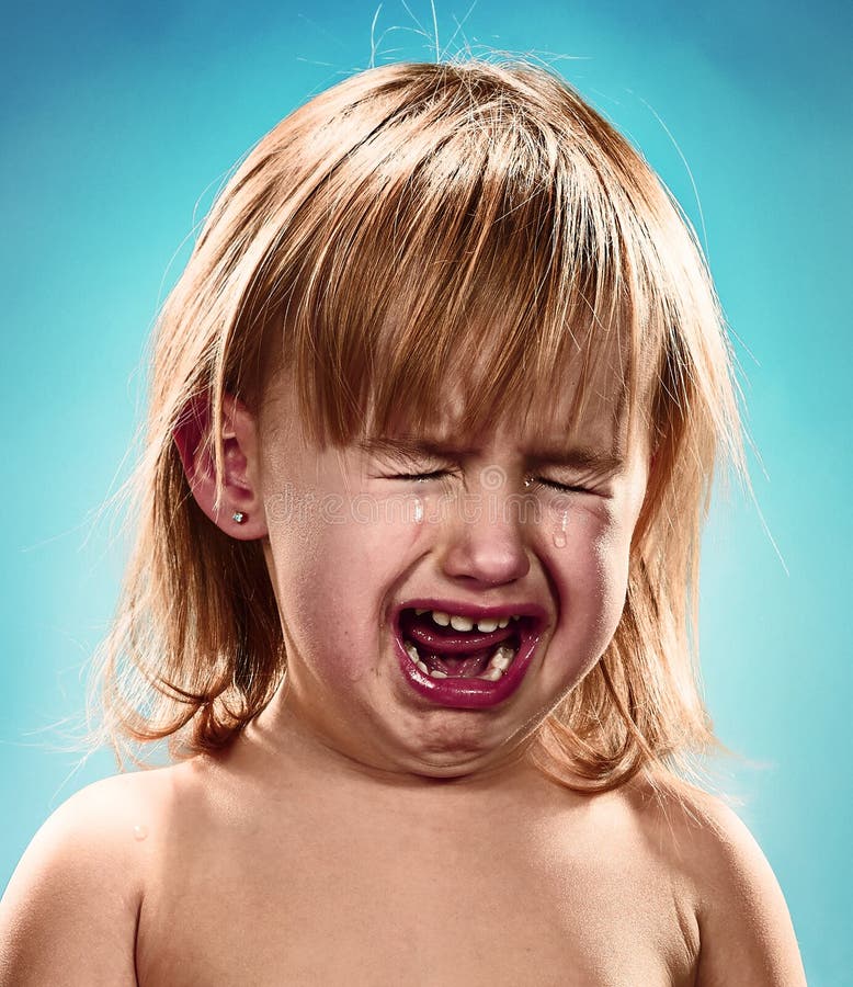 Ritratto di una bambina Sta gridando immagine stock Ritratto di una bambina Sta gridando immagine stock