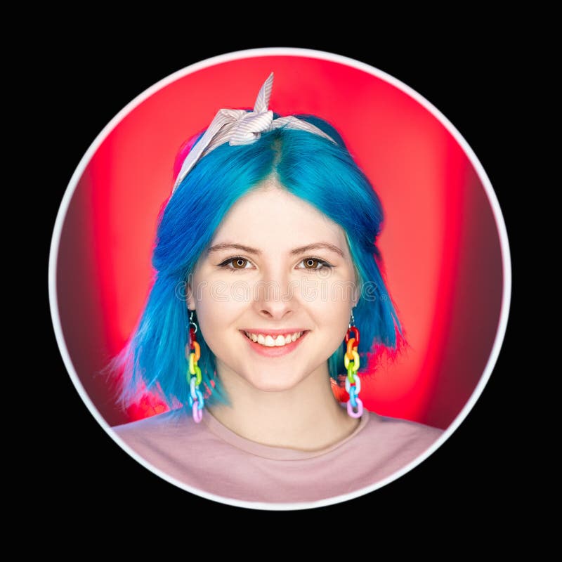 Ritratto di una donna sorridente, emozione positiva, viso felice fotografie stock libere da diritti