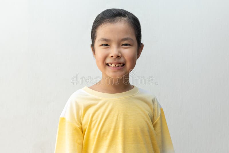 Ritratto di una ragazza asiatica del bambino felice sorriso fotografia stock