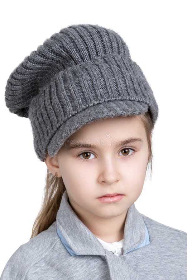 Ritratto di una ragazza in cappello di inverno immagini stock libere da diritti Ritratto di una ragazza in cappello di inverno immagini stock libere da diritti