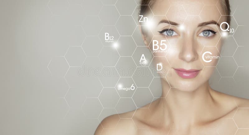 Ritratto sul volto della donna con icone grafiche di vitamine e minerali per il trattamento della pelle
