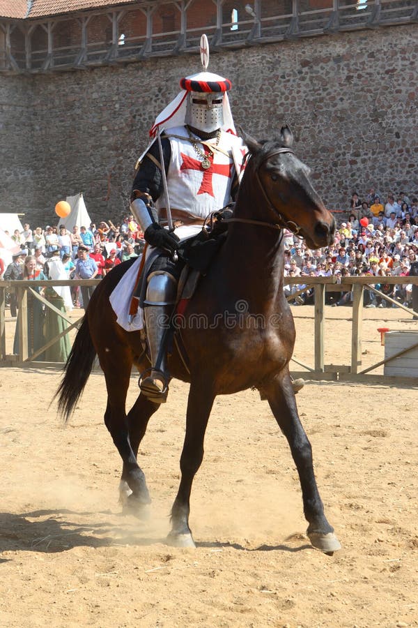 Ritter auf Pferd #1 stockfoto. Bild von krieg, reiten - 1081694