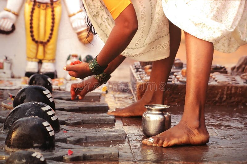 Ritual de Puja em Varanasi imagem de stock royalty free Ritual de Puja em Varanasi imagem de stock royalty free