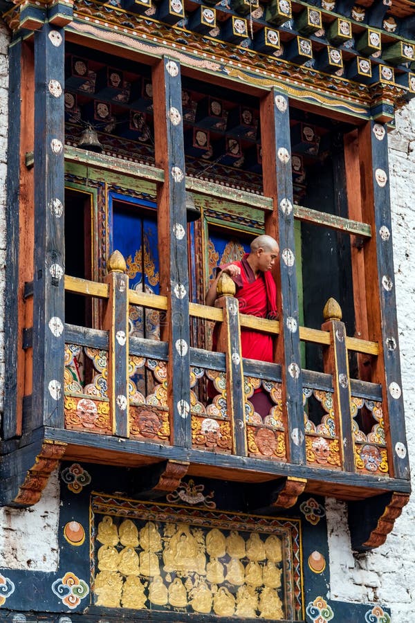 Ritual del monje en el dzong de Trashigang - Bhután fotografía de archivo libre de regalías Ritual del monje en el dzong de Trashigang - Bhután fotografía de archivo libre de regalías