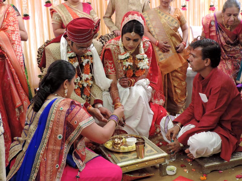 Rituale Der Traditionellen Hindischen Hochzeit, Indien ...