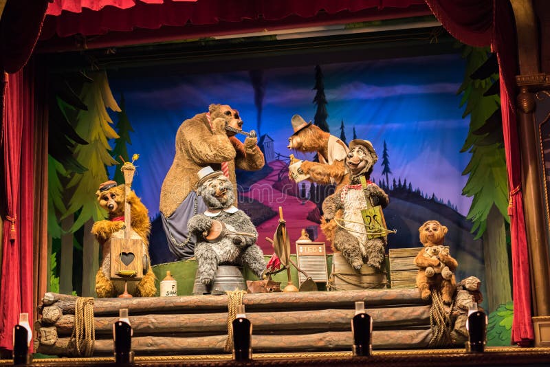 Riunione al regno magico, Walt Disney World dell'orso del paese fotografie stock Riunione al regno magico, Walt Disney World dell'orso del paese fotografie stock