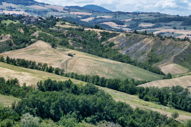 Rivalta di Lesignano Parma, Italia: paesaggio di estate immagine stock Rivalta di Lesignano Parma, Italia: paesaggio di estate immagine stock