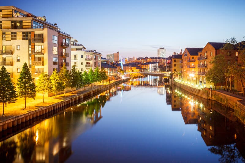 River Aire, Leeds, West Yorkshire, England, Vereinigtes Königreich lizenzfreies stockfoto River Aire, Leeds, West Yorkshire, England, Vereinigtes Königreich lizenzfreies stockfoto