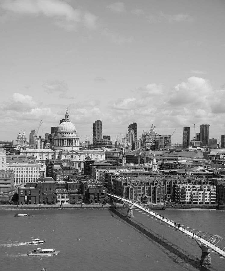 River Thames in London Black and White Editorial Stock Image - Image of ...