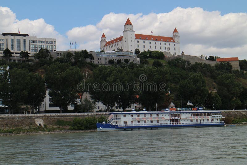 Nábrežie Dunaja s Bratislavským hradom, Bratislava