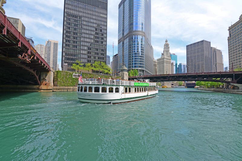 riverboat cruise in chicago