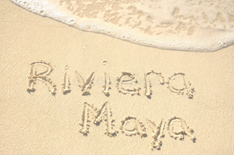 Riviera Maya die in Zand op Strand wordt geschreven